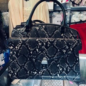 Calvin Klein - 🐍 print Handbag. NWT